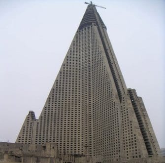 Cea mai înaltă clădire abandonată din lume se află în Coreea de Nord şi are formă de piramidă, simbolul preferat al Illuminati