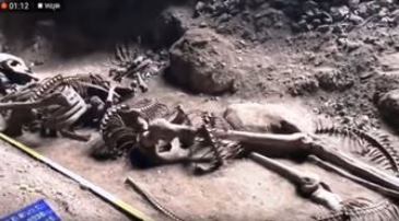 Fotografii de excepţie: într-o peşteră din Thailanda s-a găsit scheletul unui gigant, devorat de un şarpe uriaş! Un nou exemplu de "istorie interzisă"...