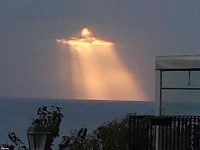 "Imaginea" strălucitoare a lui Iisus Hristos a apărut în Italia, deasupra mării