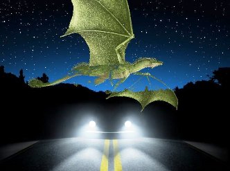Ce-aţi face dacă, noaptea la ora 11, un dragon imens ar trece deasupra maşinii voastre? Cam asta a păţit o femeie din California...