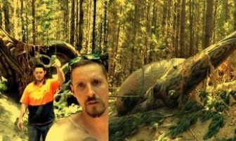 Doi motociclişti australieni au fotografiat un OZN în pădure; când s-au reîntors, acesta dispăruse!