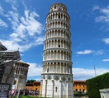 Un mare mister: de ce e înclinat turnul din Pisa? Pentru că a fost sabotat de veneţieni, din invidie