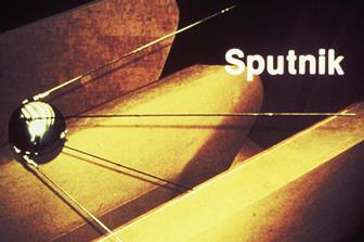 Ce "fiinţă misterioasă" a supravegheat satelitul sovietic Sputnik-2, în care se afla căţeluşa Laika?