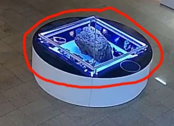 Cupola dintr-un muzeu, care acoperă un fragment al meteoritului prăbuşit la Chelyabinsk în 2013, s-a ridicat singură! Ce forţă misterioasă a fost?