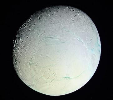 Pe satelitul lui Saturn, Enceladus, s-ar putea găsi viaţă extraterestră - spune un om de ştiinţă NASA