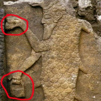În vechile sculpturi, zeul-extraterestru Oannes apare ţinând în mâini o geantă şi un con de pin! Ce secrete teribile se ascund în cele două simboluri?