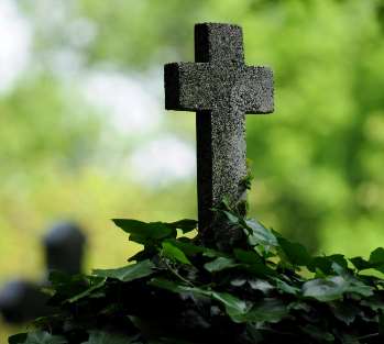 Blestemul mormântului fără iarbă - o poveste care arată că dreptatea acţionează şi dincolo de moarte