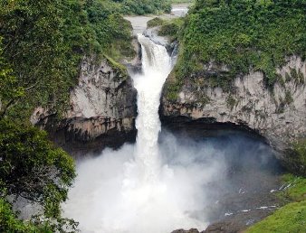 O gaură gigantă misterioasă a distrus cea mai înaltă cascadă din Ecuador