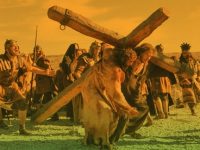 Actorul care l-a jucat pe Iisus în filmul "Patimile lui Hristos" a fost fulgerat pe cruce, în timpul filmărilor... Semn divin?