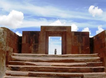 Misterul oraşului străvechi Tiahuanaco din America de Sud... Cum se poate ca "oamenii primitivi" să fi construit o aşezare atât de complexă, la 4.000 de metri înălţime!?
