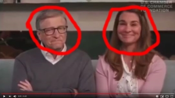 Bill şi Melinda Gates surâd la sfârşitul unui interviu, după ce anunţă că trebuie să ne pregătim pentru al doilea val epidemic de coronavirus