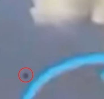 Un videoclip filmat din alt unghi ne arată un obiect misterios care se apropie, cu câteva secunde înainte, de locul exploziei gigantice de la Beirut (Liban). Era o pasăre sau o rachetă teleghidată?