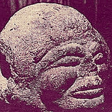 O străveche sculptură misterioasă găsită pe malul Oltului prezintă un cosmonaut extraterestru?