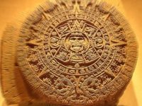 Conform unui calendar mayaş aflat într-un muzeu din Mexic, au existat 4 lumi înaintea celei prezente, iar lumea actuală va fi distrusă prin cutremure puternice