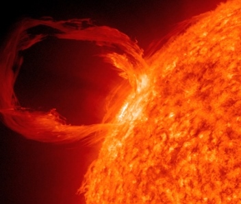 Soarele a aruncat spre Terra o ejecţie coronală de masă. Vor apărea furtuni geomagnetice?