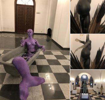 Sculpturi demonice expuse într-o primărie din Bucureşti! De ce se promovează aşa ceva?