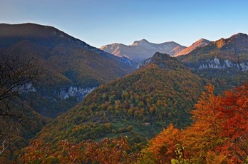 Muntele Domogled - un munte misterios din România, ce-ţi dă impresia că te afli în ţinuturi orientale