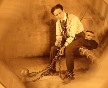 Celebrul magician Houdini şi-a dezvăluit secretele iluziilor sale după moarte?