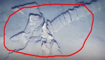 Un schelet gigantic, cu oase de peste 30 de metri lungime, a fost filmat pe fundul Mării Mediterane! Ce naiba poate fi!?