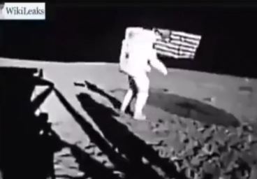 Farsa aselenizării din 1969 chiar s-a terminat? Un videoclip WikiLeaks ar demonstra că imaginile cu oamenii de pe Lună ar fi fost filmate într-un studio din Hollywood