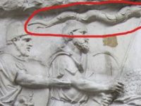 O teorie extrem de îndrăzneaţă: simbolul "lupului dacic" îl reprezintă pe Dumnezeu!? O enigmă aflată în Columna lui Traian...