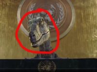 Un videoclip şocant: la ONU, un dinozaur ("reptilian") vorbeşte oamenilor despre "schimbările climatice"! Ce se ascunde în spatele lui?