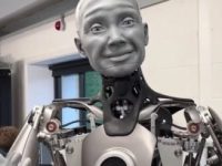 Iată primul robot cu expresii faciale umane atât de realiste!