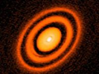 Uluiţi, astronomii au descoperit că Soarele, în trecutul îndepărtat, avea inele asemănătoare cu cele ale planetei Saturn