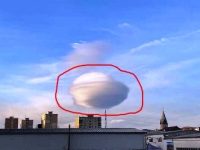 Un OZN camuflat sub forma unui nor lenticular!? O fotografie bizară, luată din Câmpina, pe 4 ianuarie 2022