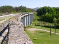 Misterul căii ferate abandonate dintre Râmnicu Vâlcea şi Piteşti - o construcţie megalomanică a regimului Ceauşescu