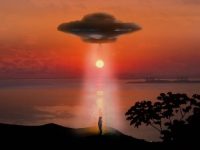 Un profesor universitar susține că extratereștrii răpesc oameni și trăiesc pe Pământ până la o invazie totală