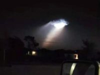 Un martor crede că a observat „deschiderea Porților Raiului” în Florida (SUA), când a văzut un "portal de lumină" care străpungea norii negri