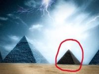 Istorie interzisă: a existat o a patra piramidă egipteană pe Platoul Giza - "Piramida neagră"! De ce astăzi ea nu mai există?