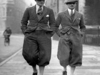 Pantalonii Oxford - moda anilor 1920 - arătau groaznic! Bărbaţi, aţi putea purta aşa ceva acum?