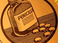 Întâmplare tragică de la sfârşitul celui de-al doilea război mondial: cum doi bătrâni au murit după ce şi-au făcut doze masive de Penicilină, în speranţa de a întineri...