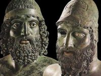 Marele mister al celor două statui de bronz găsite pe fundul mării. Sunt vechi de mii de ani şi nimeni nu ştie ce reprezintă...