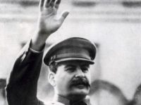 Cât de cinic şi pervers era Stalin faţă de „prietenii” şi colaboratorii săi: după ce îi mângâia pe cap, apoi dădea ordin să fie arestaţi!