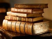 Patru cărţi vechi din istorie care au fost interzise, blestemate sau sunt indescifrabile