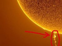 Ceva extraordinar s-a întâmplat cu Soarele: o coloană de plasmă de peste 200.000 de km a ieşit din polul sudic al astrului nostru