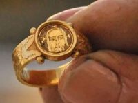Descoperire spectaculoasă a arheologilor suedezi: un inel de aur, vechi de 500 de ani, cu imaginea lui Iisus Hristos pe el