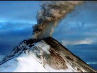 Vulcanul Erebus din Antarctica - unul dintre cei mai înalţi şi mai activi vulcani din lume - eliberează zilnic praf de aur