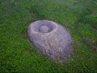 Misteriosul crater Patomski din Siberia: o simplă formaţiune naturală? Localnicii spun că acolo s-ar fi prăbuşit un "vultur de foc"...
