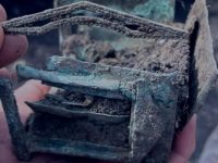 O cutie de bronz din Imperiul Roman antic a fost descoperită în România şi are 1.700 de ani vechime O cutie de bronz din Imperiul Roman antic a fost descoperită în România şi are 1.700 de ani vechime