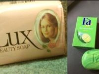 Îţi aduci aminte de săpunurile “Fa” şi “Lux”, săpunurile ascunse ale românilor de pe timpul lui Ceauşescu?