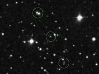 Fotografii astronomice din anii 1950 au identificat obiecte metalice misterioase, aflate pe orbita înaltă a Pământului, înainte de lansarea sateliţilor artificiali umani Fotografii astronomice din anii 1950 au identificat obiecte metalice misterioase, aflate pe orbita înaltă a Pământului, înainte de lansarea sateliţilor artificiali umani