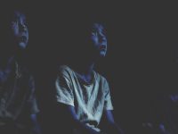 În 2008, pielea a trei frați chinezi s-a colorat inexplicabil peste noapte în albastru În 2008, pielea a trei frați chinezi s-a colorat inexplicabil peste noapte în albastru