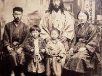 O legendă bizară japoneză: se spune că Iisus Hristos ar fi scăpat de crucificarea romanilor, ar fi ajuns în Japonia, unde şi-ar fi făcut o familie, trăind 106 ani. Un basm de adormit copiii…