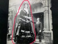 O gigantă din timpurile moderne: Anna Haining Bates, o femeie din Canada, care măsura în jur de 2,5 metri înălţime O gigantă din timpurile moderne: Anna Haining Bates, o femeie din Canada, care măsura în jur de 2,5 metri înălţime
