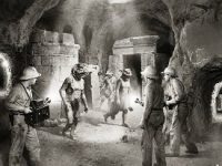 Misterul unui presupus oraş-subteran al "oamenilor-şopârlă", vechi de 5.000 de ani, aflat sub Los Angeles. Totul apare într-un articol din 1934 al lui "Los Angeles Times"...