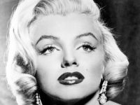 Noua teorie înfiorătoare conform căreia supervedeta Marilyn Monroe ar fi fost ucisă de fratele preşedintelui american J.F.Kennedy Noua teorie înfiorătoare conform căreia supervedeta Marilyn Monroe ar fi fost ucisă de fratele preşedintelui american J.F.Kennedy